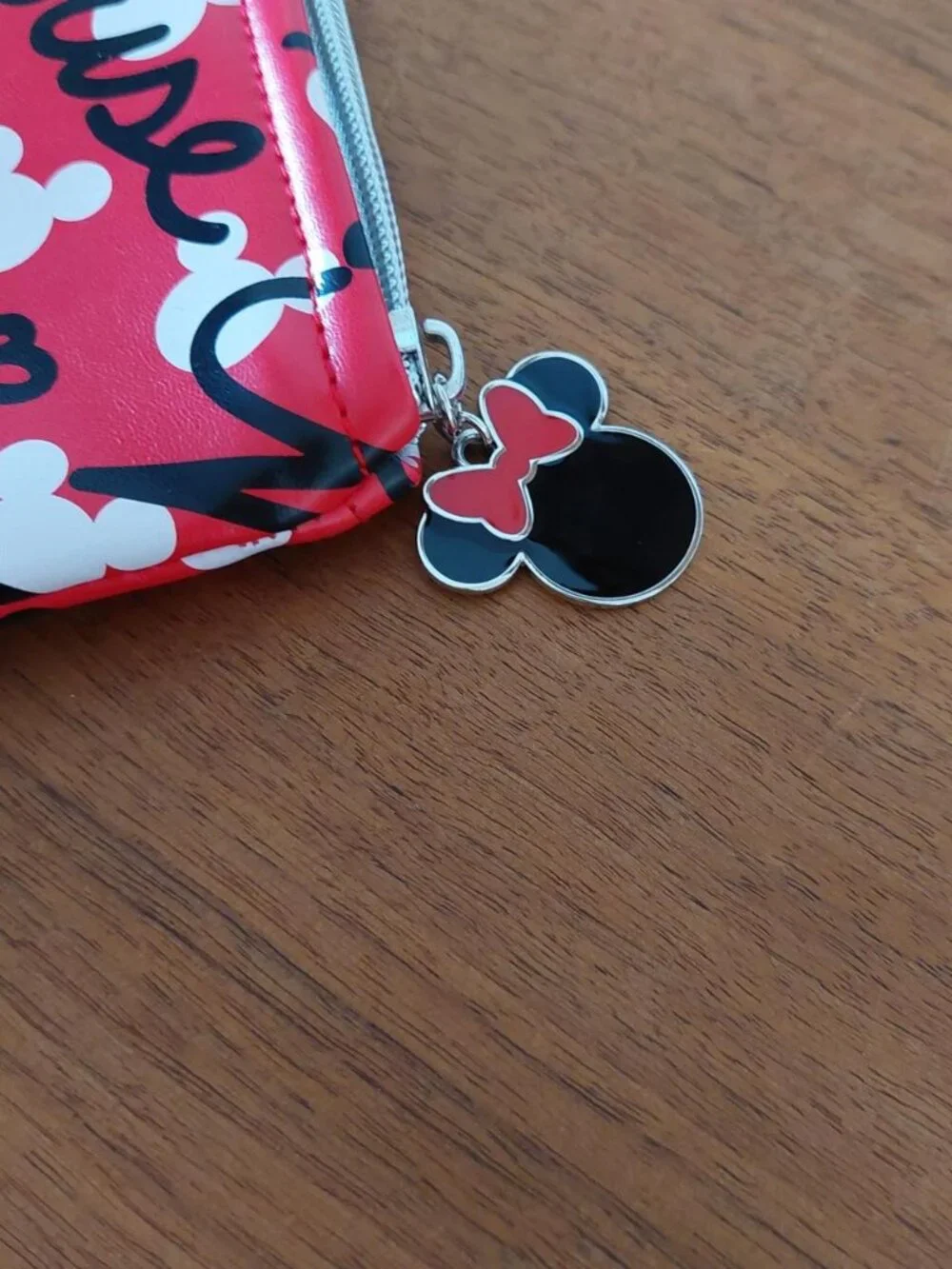 Disney Minnie Mouse red makeup bag #disney #makeupbag #cosmeticbag